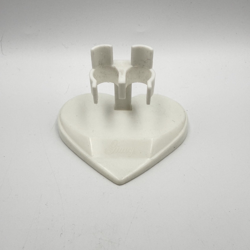 Vintage Ginny 1986 Vogue Dakin Doll Posing Display Stand White Heart 4"